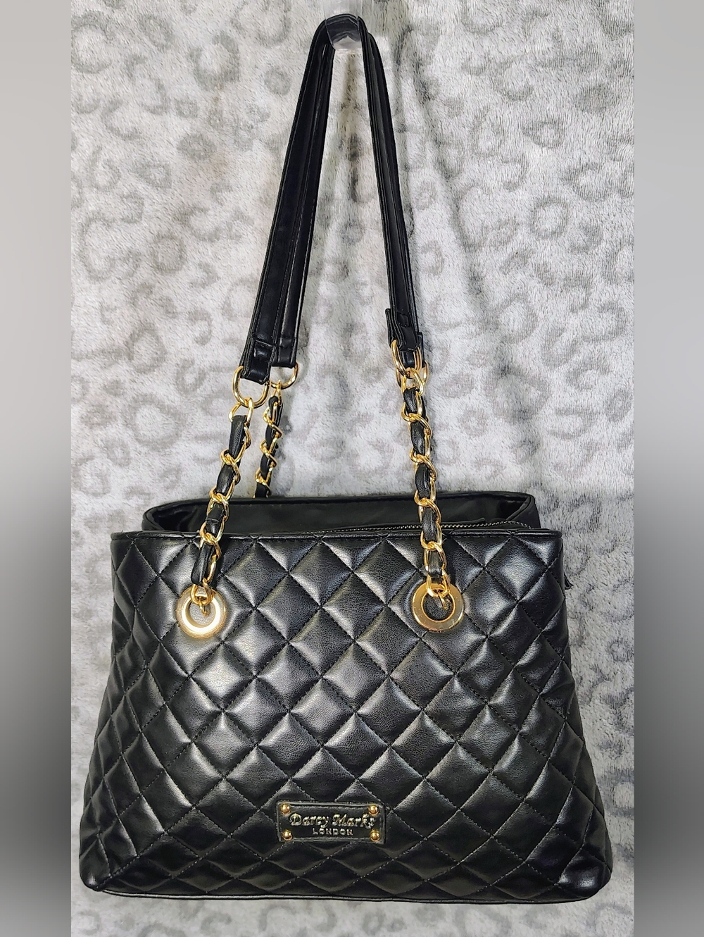 NWOT Darcy Marks London Black Diamond Quilt Chain Strap Purse